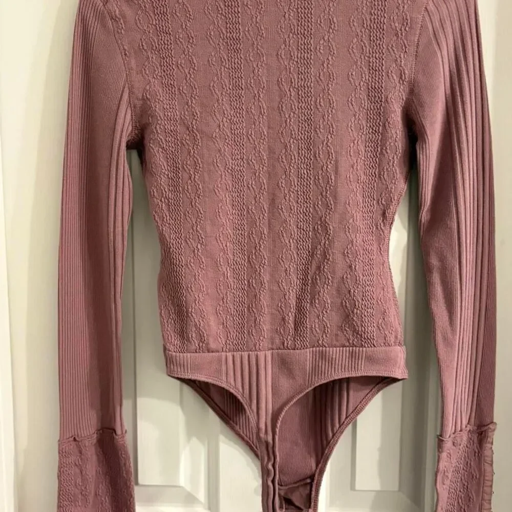 Free people boho Women's XS long sleeve Pink coquette textured romantic Bodysuit